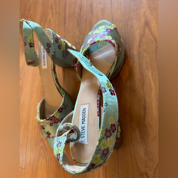 Steve Madden - Flowery platform heels - Picture 8 of 11